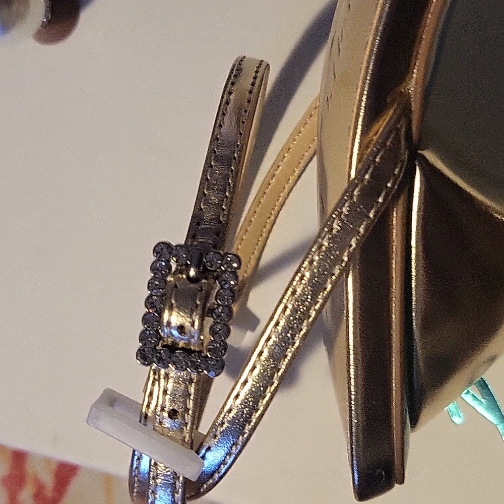Betsey Johnson Gold and Pearl Heels BNIB - Picture 3 of 7